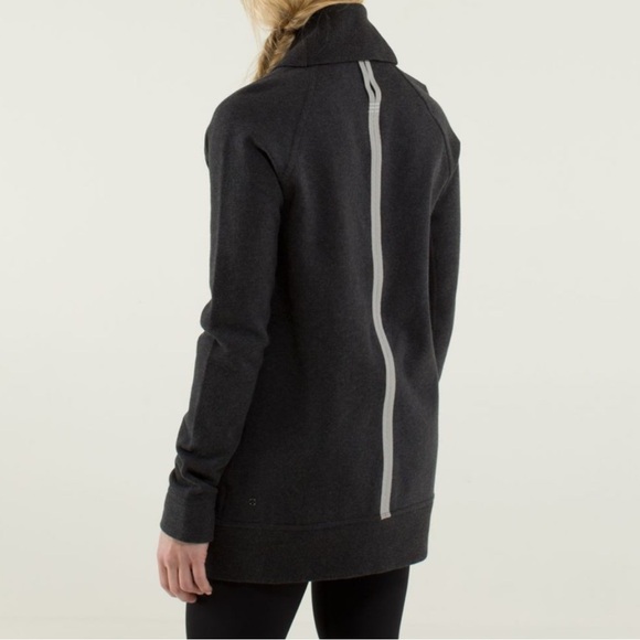 Lululemon Yin To My Yang Cardi Heathered Black / Soot Light Size 2 - Picture 2 of 15